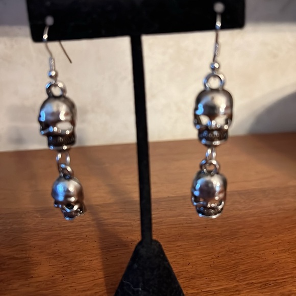 Earrings - Picture 2 of 3